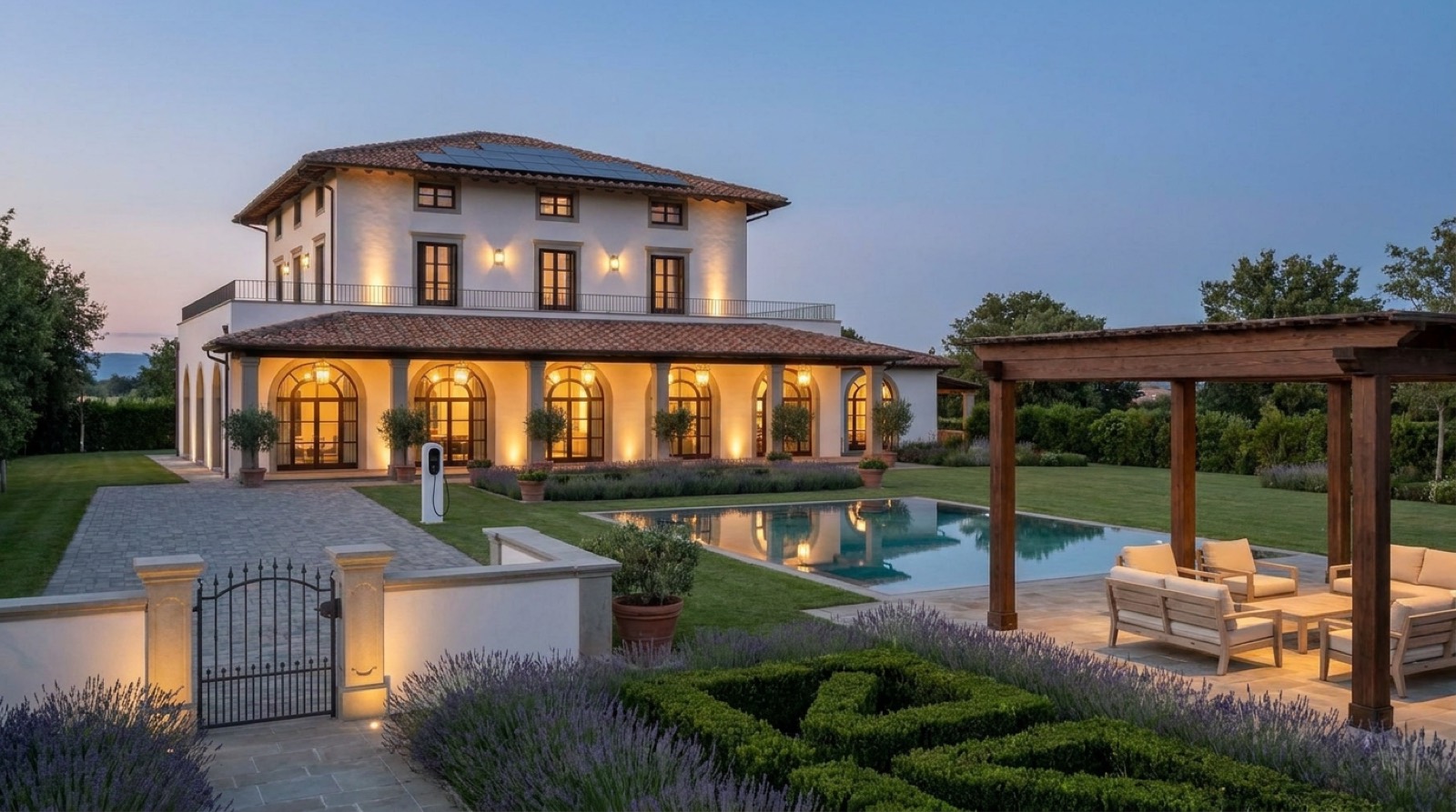 Villa al crepuscolo con i punti degli interventi