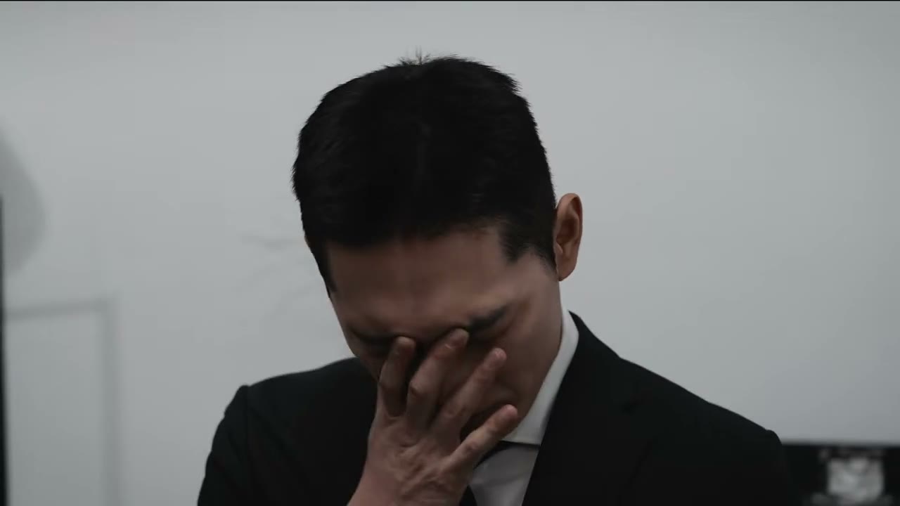 OKHEE - 입장차이의 한 장면