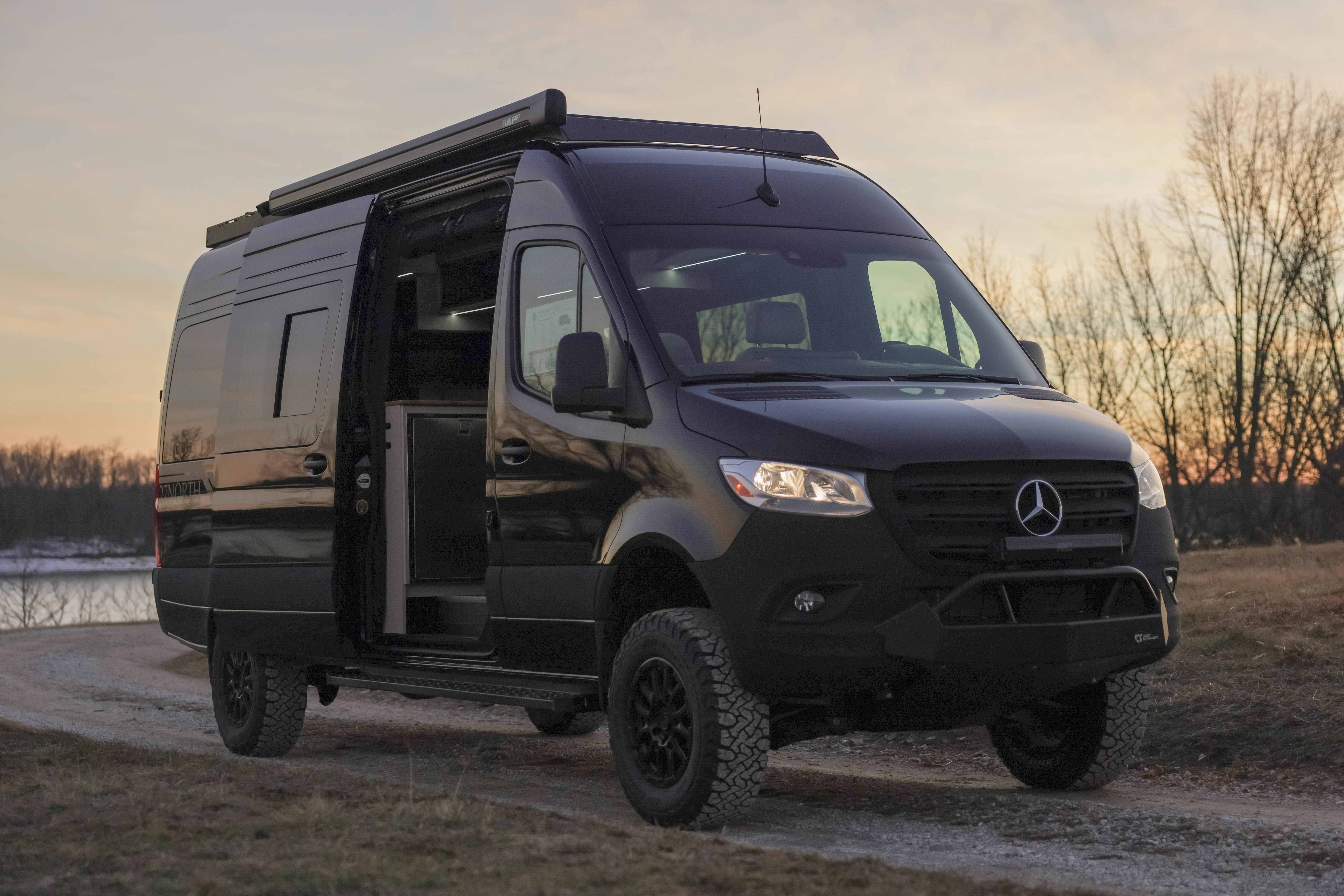 27NORTH | Golden Hour Sprinter