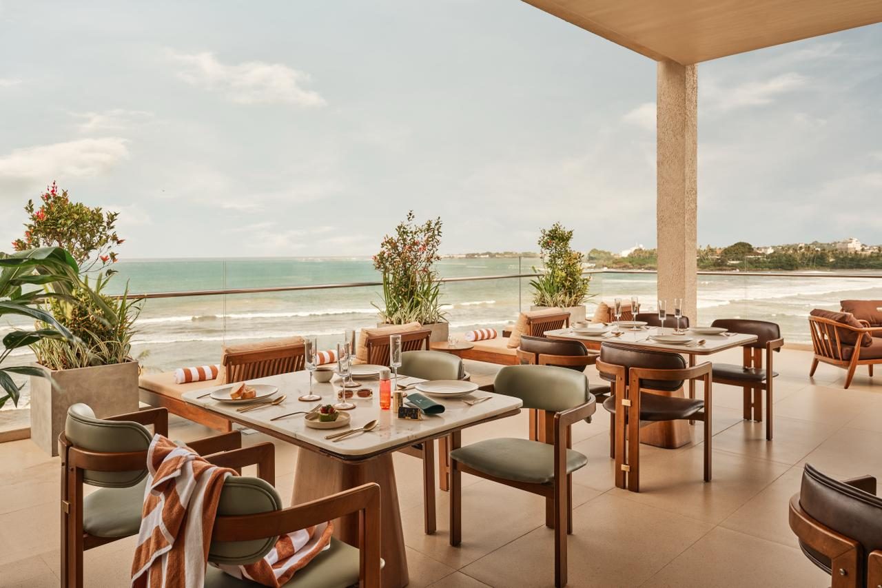 Terrace dining overlooking the ocean, Otherland Galle