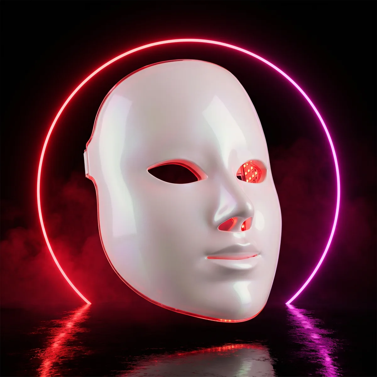La maschera AXOGLOW dal vivo: guscio perlato e LED rossi accesi dentro un anello di neon
