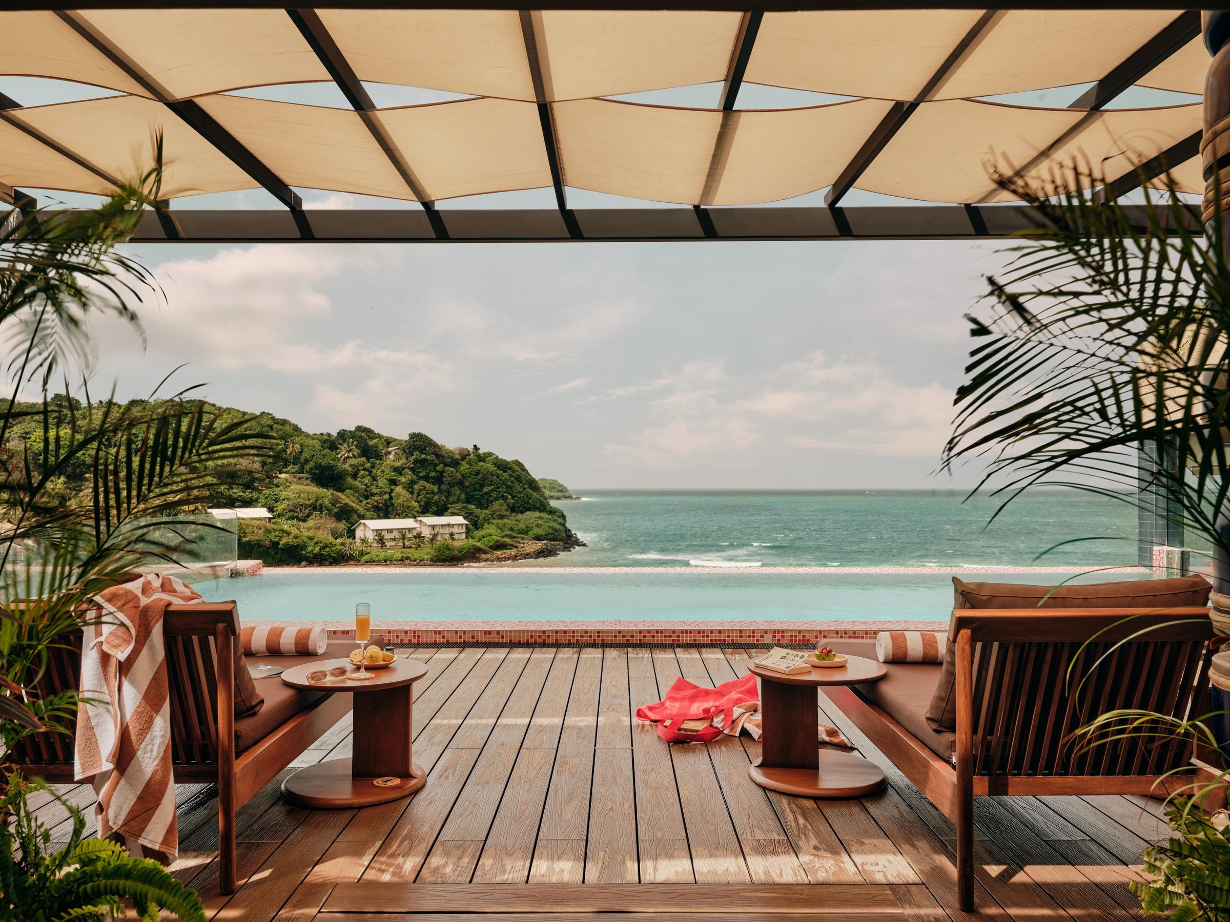 Rooftop infinity pool overlooking the bay, Otherland Galle