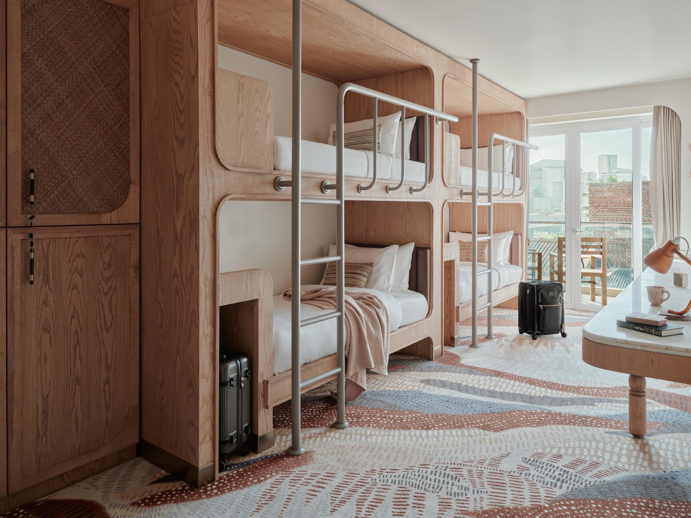 Dorm room with wooden bunks, Otherland Galle