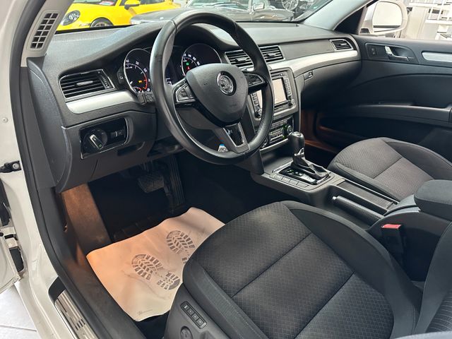 SKODA Superb 2013 WHITE Gebrauchtwagen - Galeriebild 4