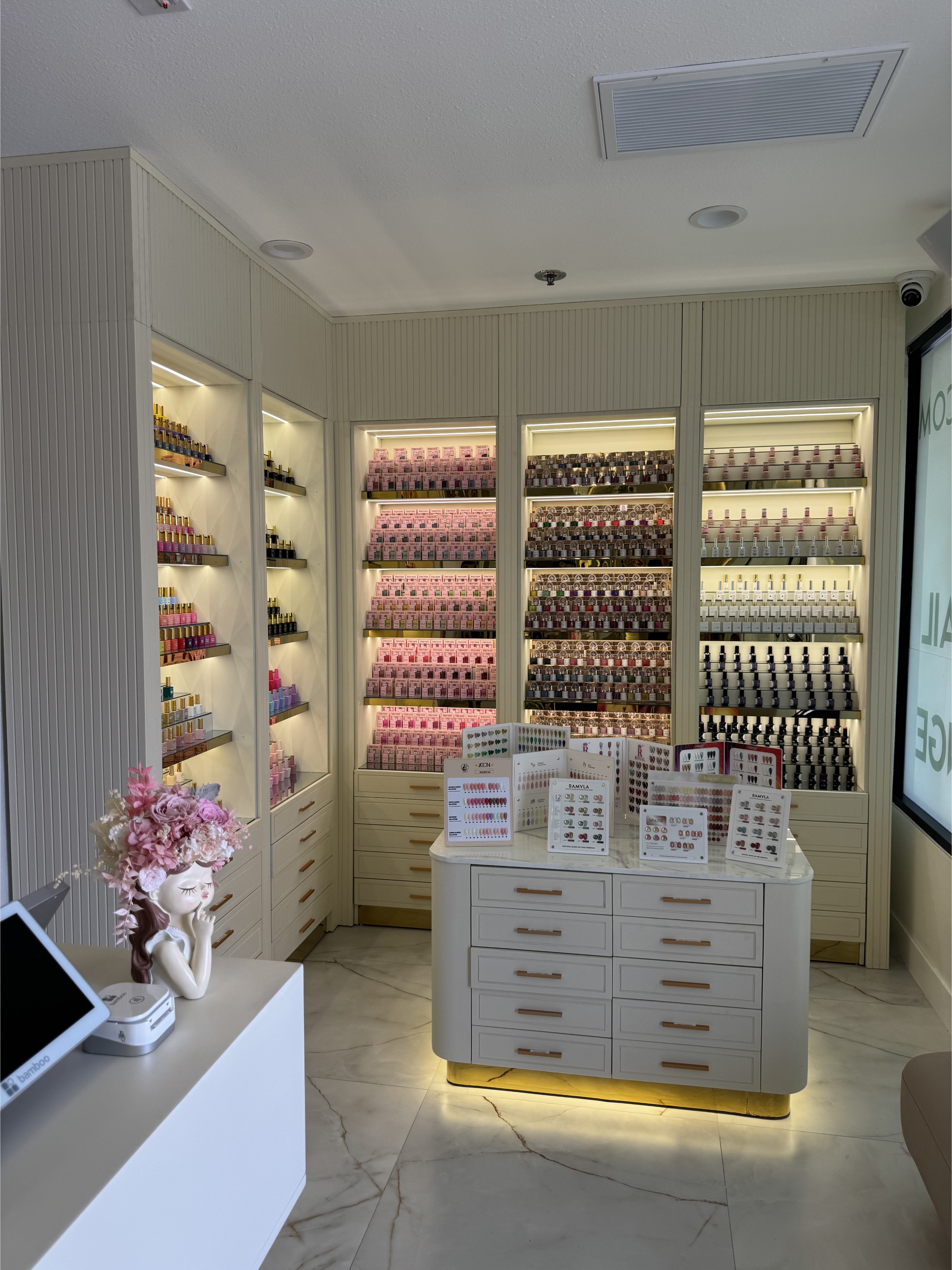 Custom wall finishes and branding installation – Karak Boba