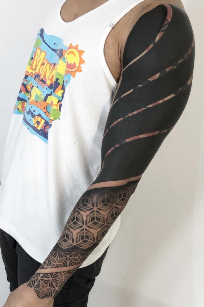 Geo Sleeve and Blackout