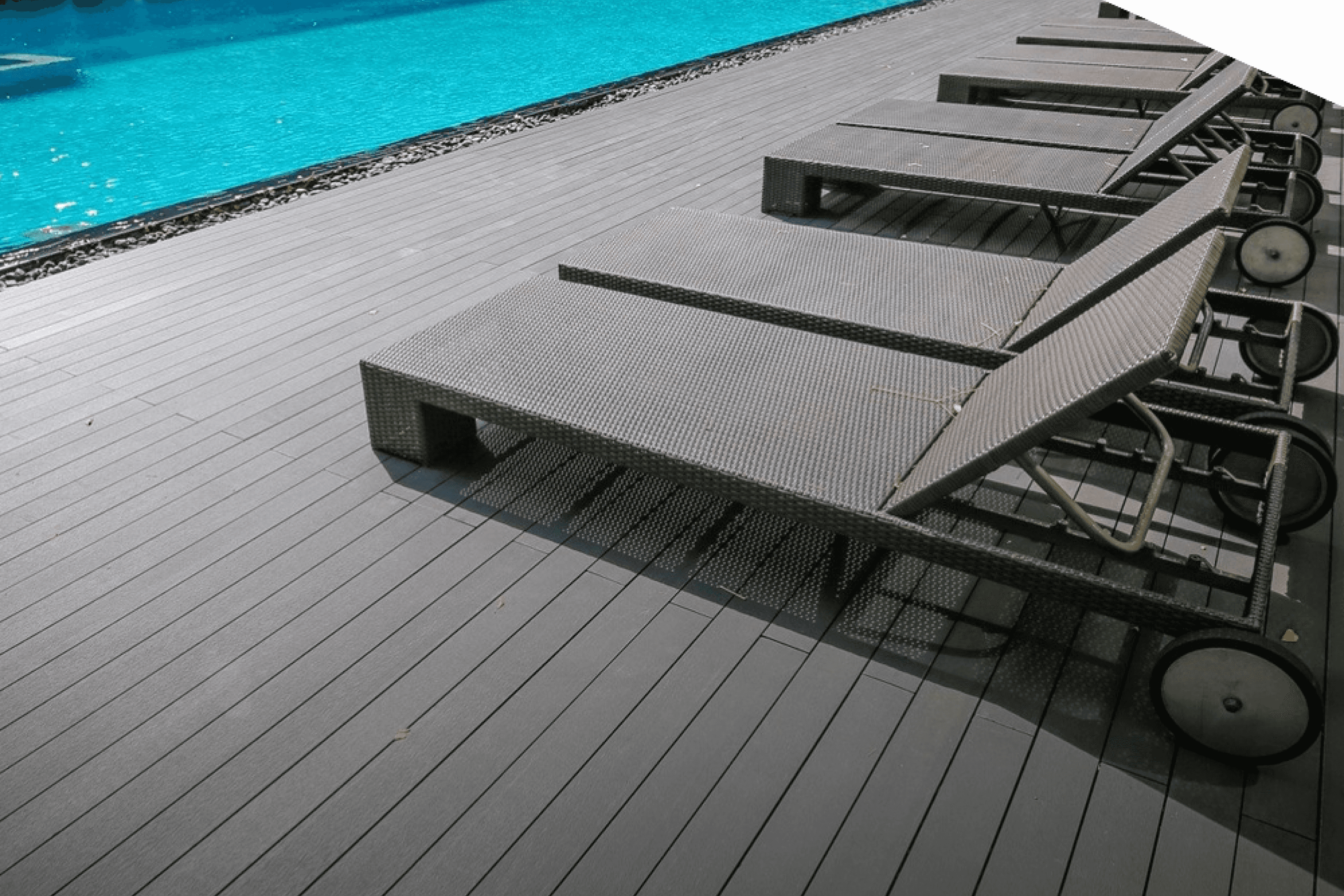 Tersedia Decking lantai kayu WPC (Wood Plastic Composite) dari MUDA WPC yang cocok untuk pemasangan di taman dan kolam renang bangunan hotel, apartemen, mall, dan rumah Anda.