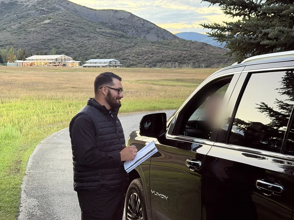 Agent running arrival control at a private event gate