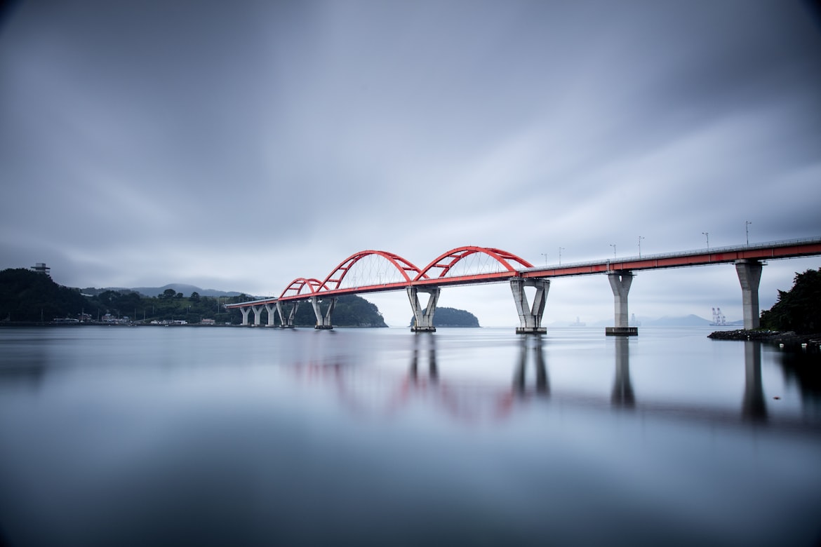 https://images.unsplash.com/photo-1663509815848-7b625499c5ab?q=80&w=1170&auto=format&fit=crop&ixlib=rb-4.0.3&ixid=M3wxMjA3fDB8MHxwaG90by1wYWdlfHx8fGVufDB8fHx8fA%3D%3D