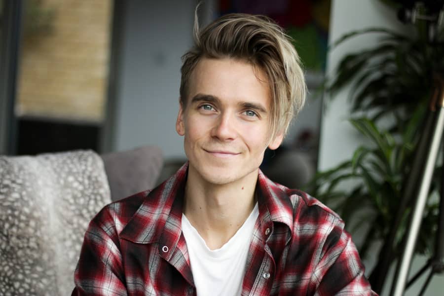 Joe Sugg Waitress