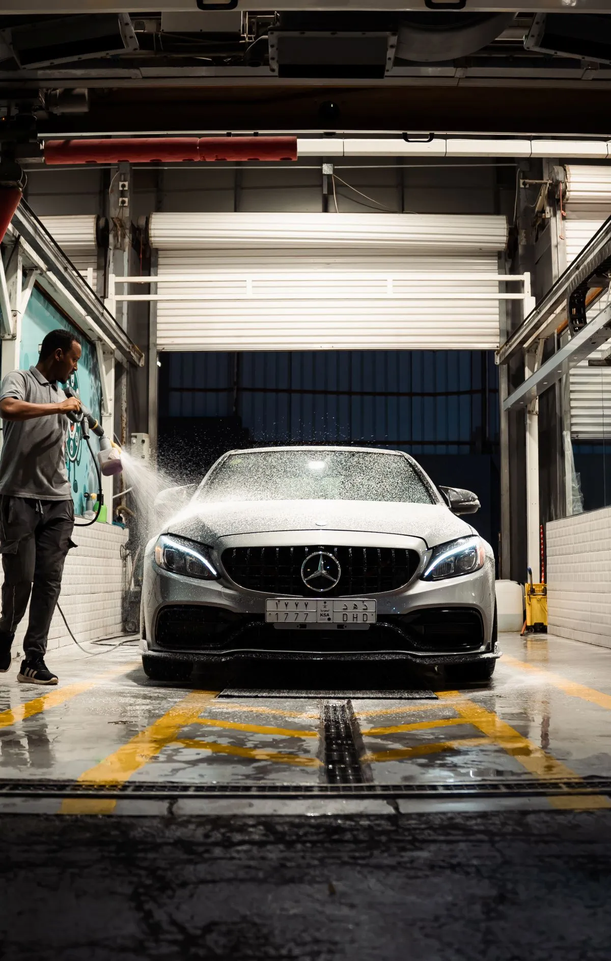 Car maintenance and washed cars