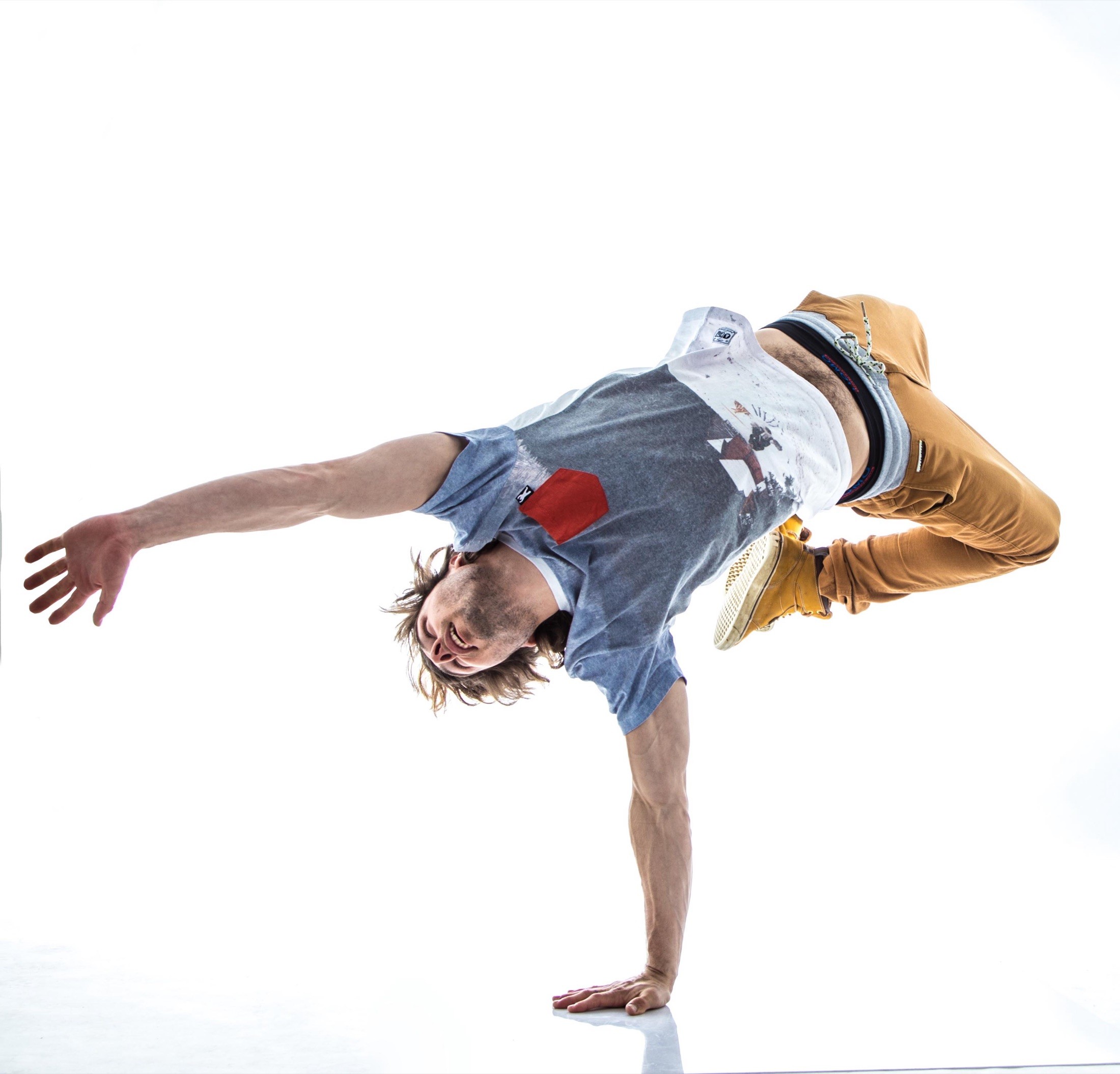 Tobi Deckert – Sportmodel – Breakdance (Handstand)