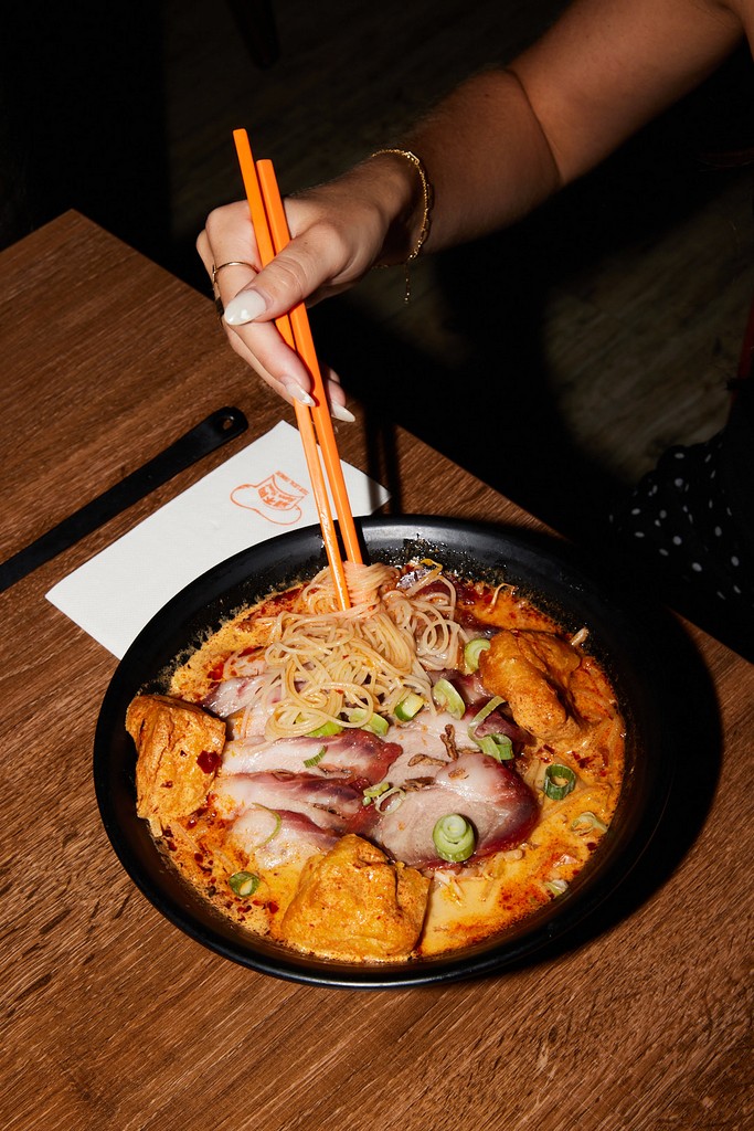Seared scallops in a white plate