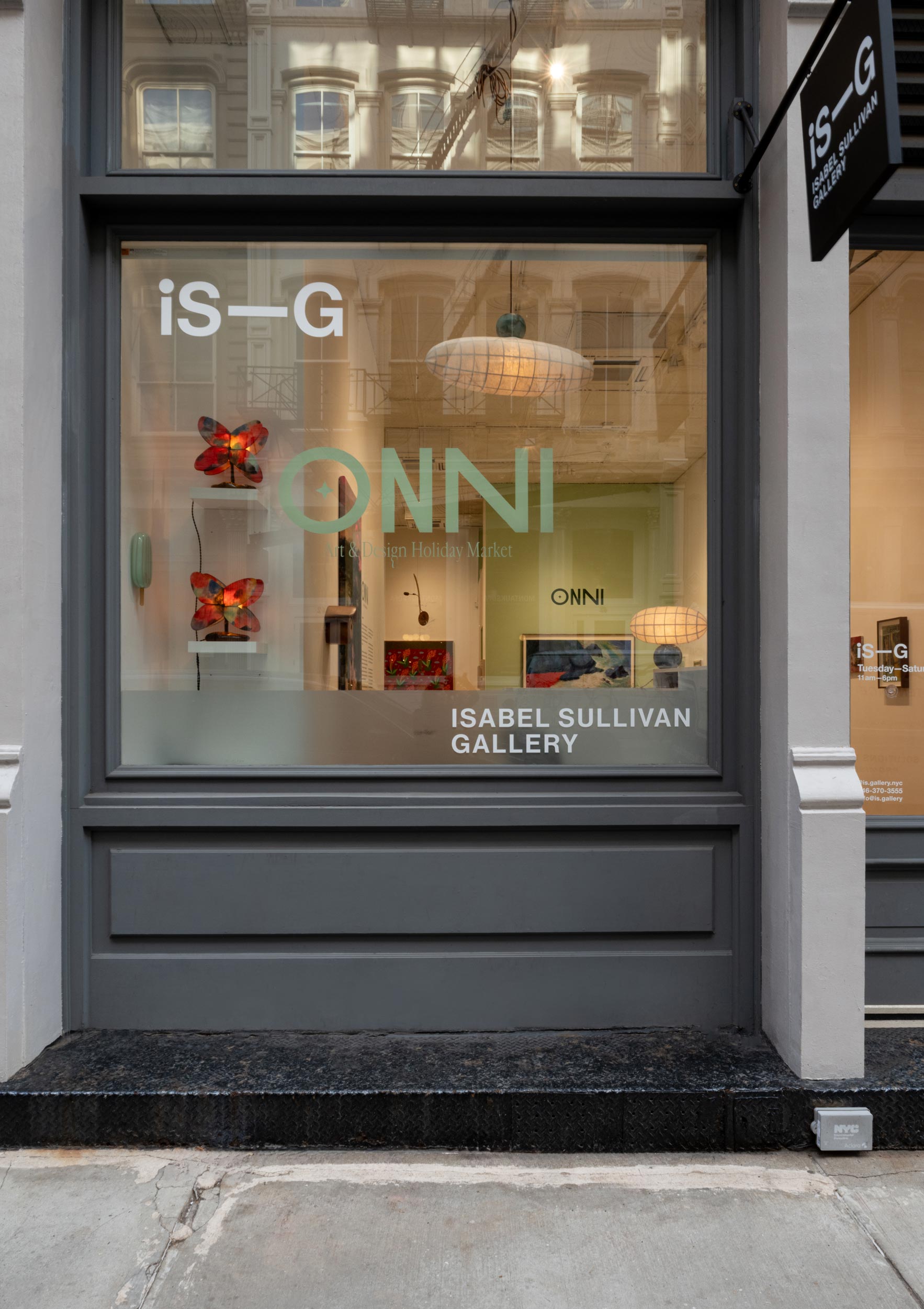 window-view-art-and-design-objects-at-onni-exhibition—isabel-sullivan-gallery-tribeca-new-york-city-jiri-krejcirik-1