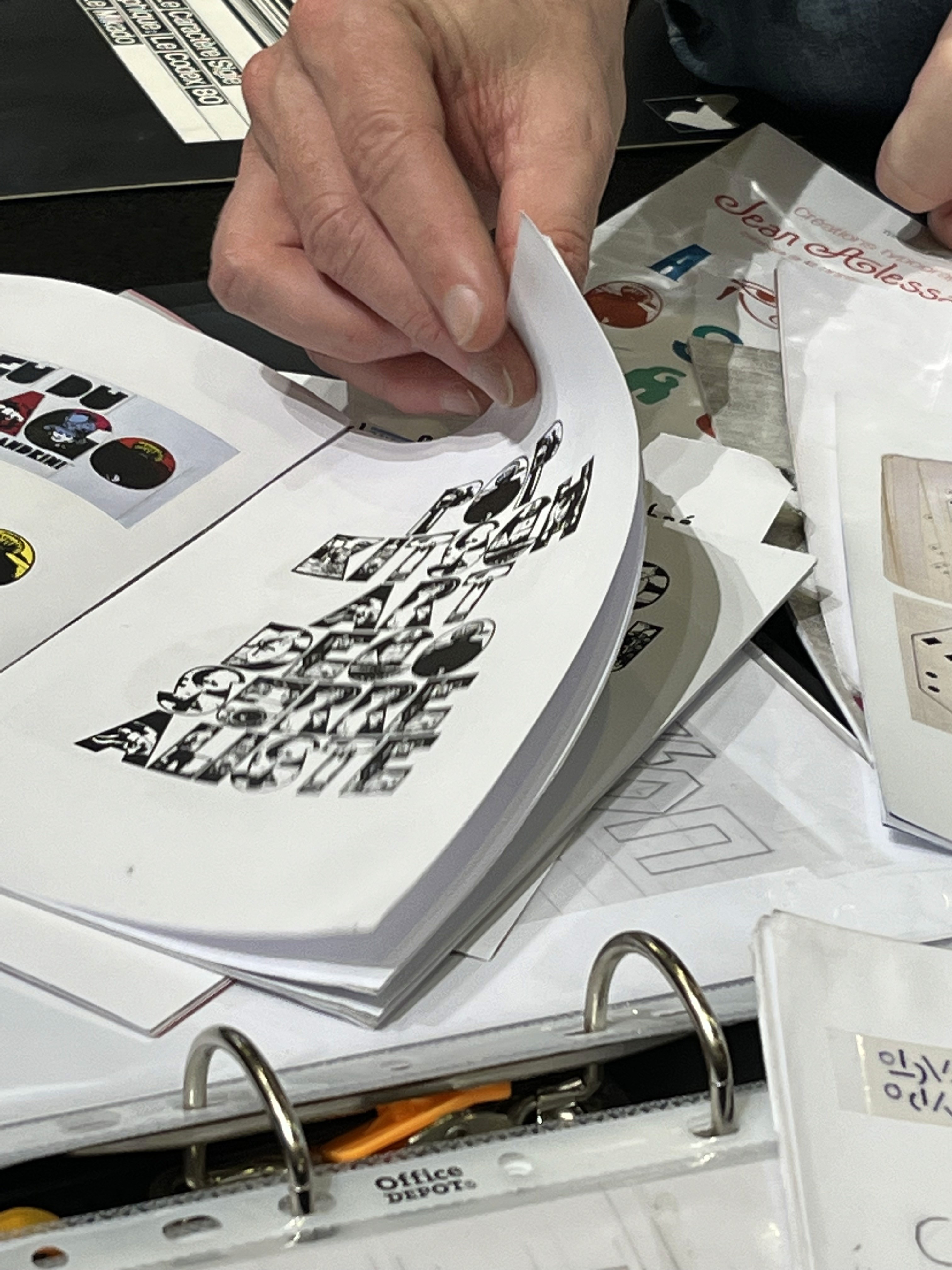 Marwane Roncuzzi, fondateur du studio Point à la ligne, un studio de design graphique basé à Lyon.