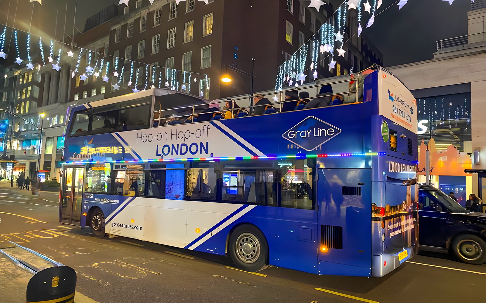 סיור אורות חג המולד בלונדון באוטובוס פתוח עם Golden Tours.