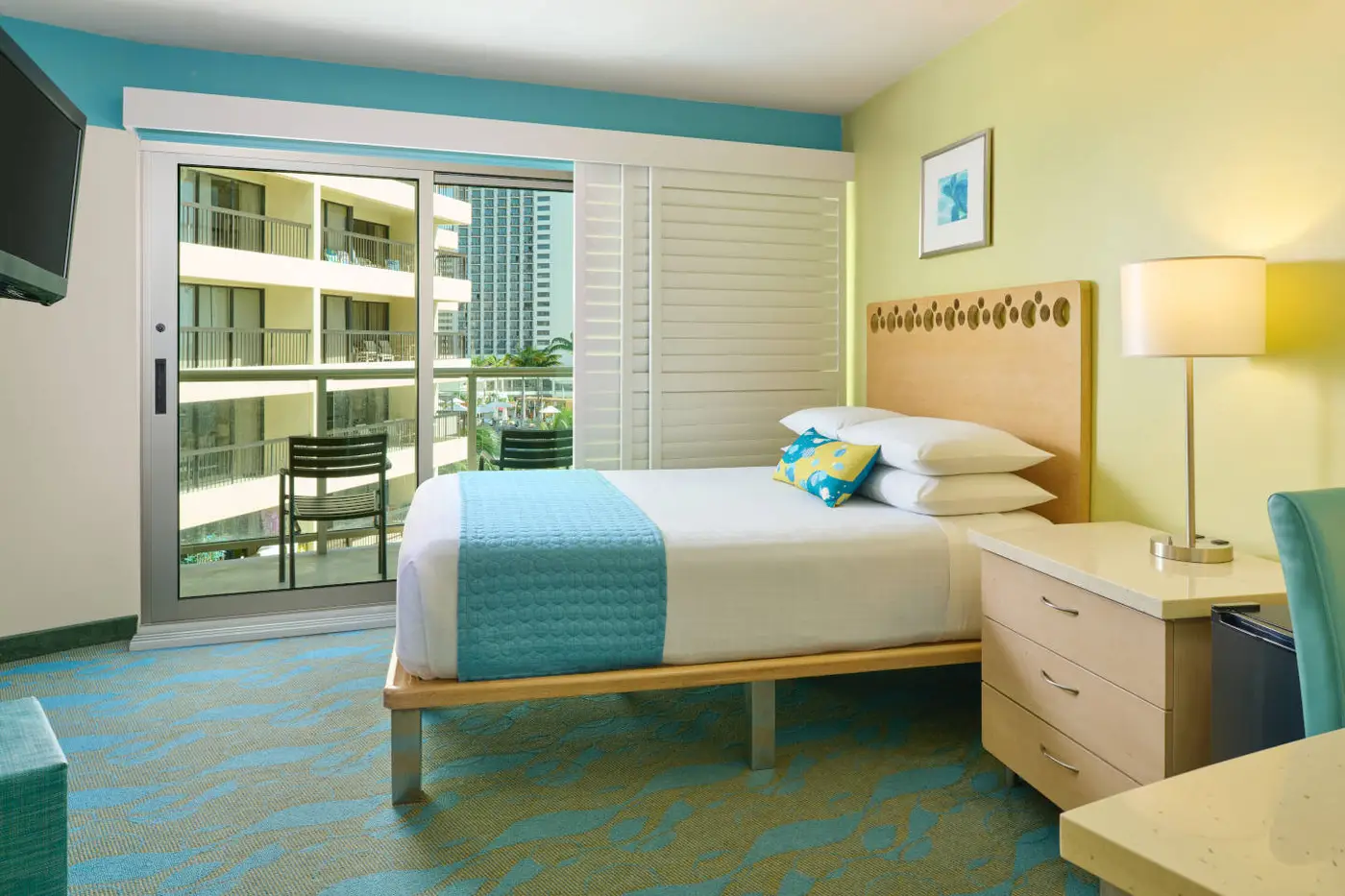 partial ocean view accessible room in the circle waikiki hotel