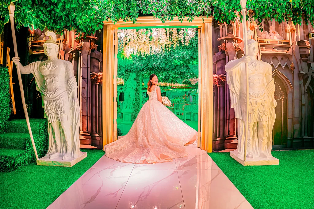 Bride at the mirror doorway between guardian statues at Pandora Hall, Stalla Suites QC