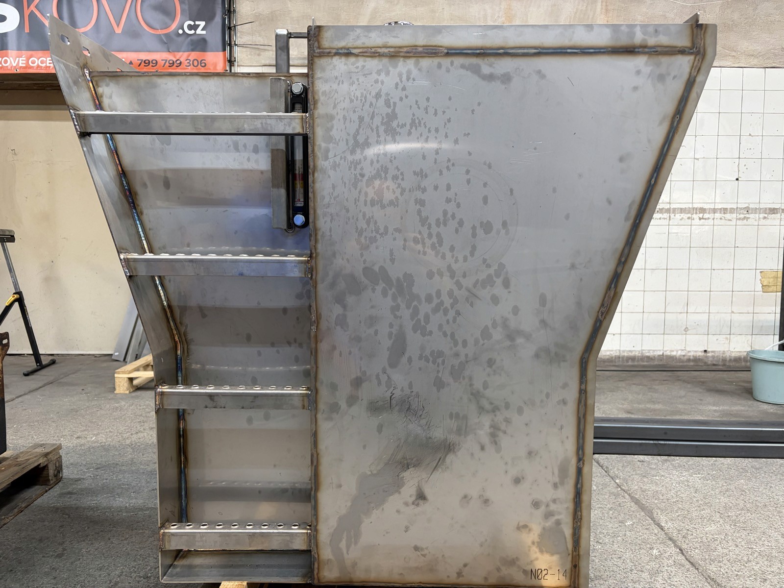 Nerezová nádrž na olej na autojeřáb