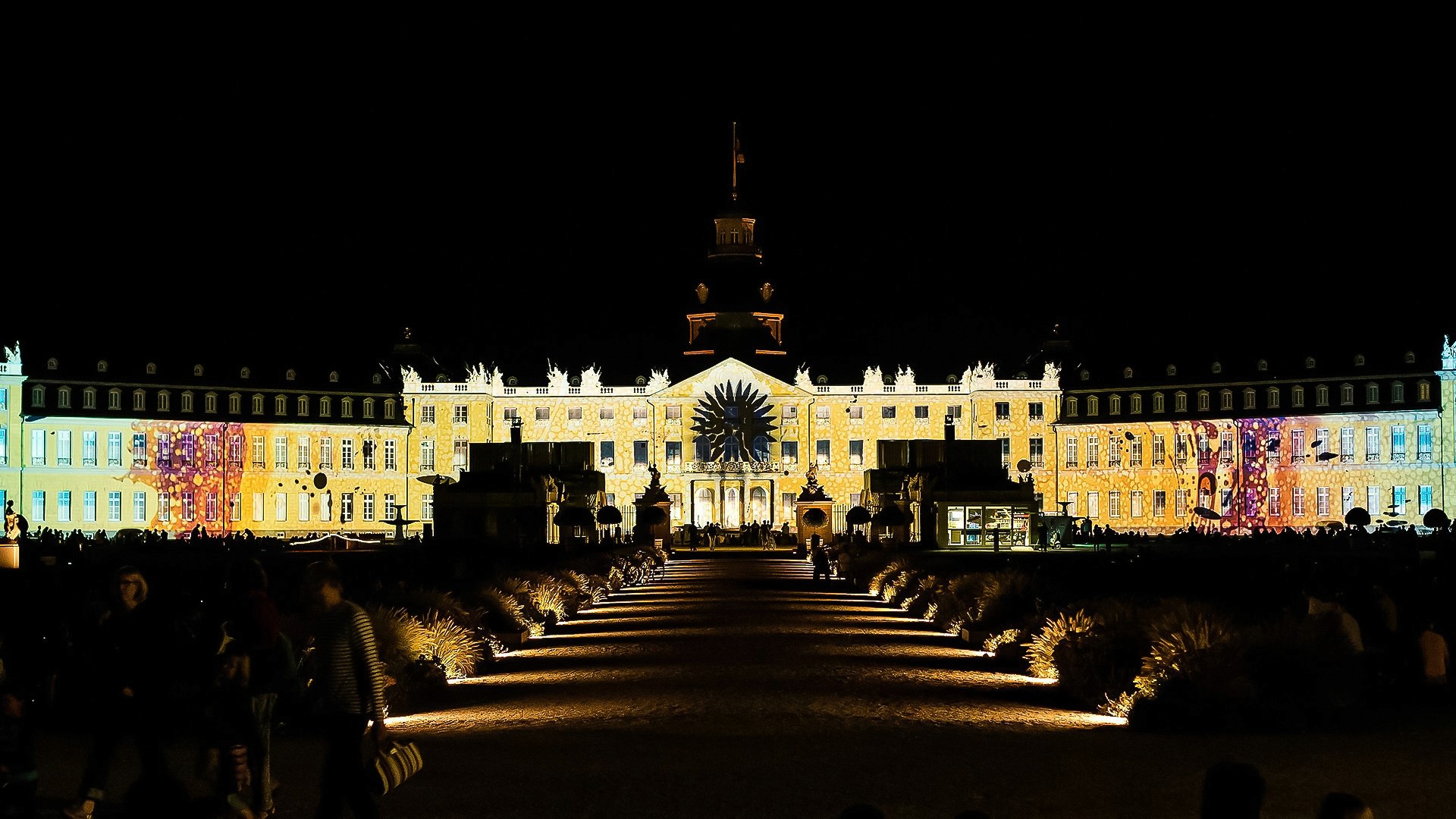 Transkutan - architecture projection mapping