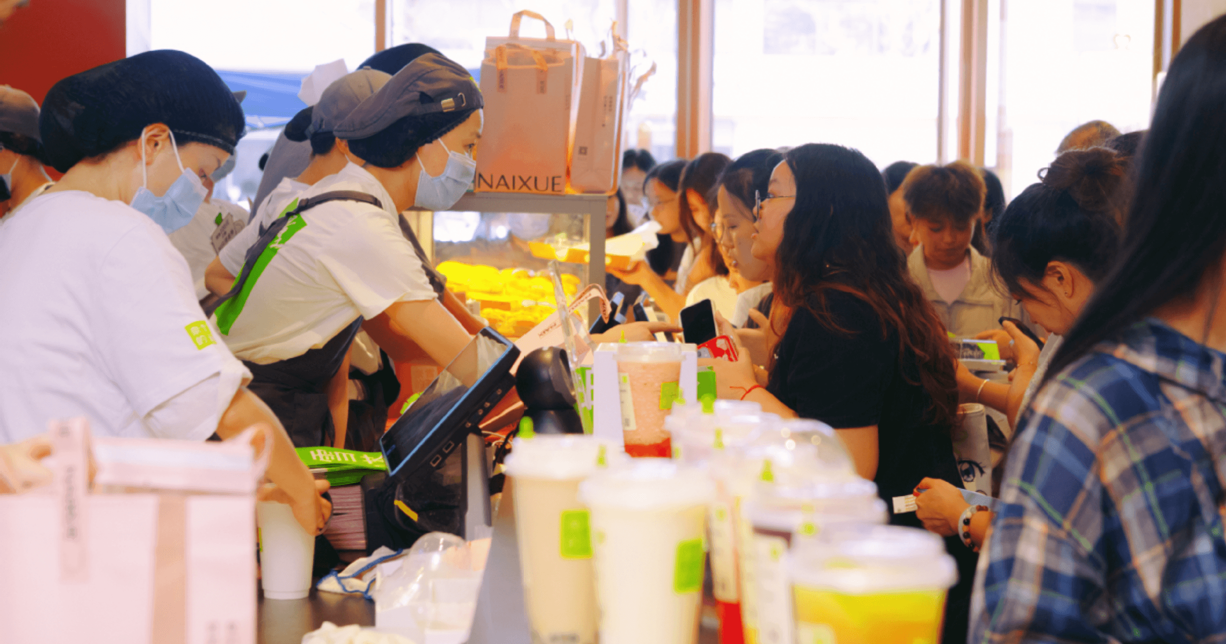 People lining up to order bubble tea