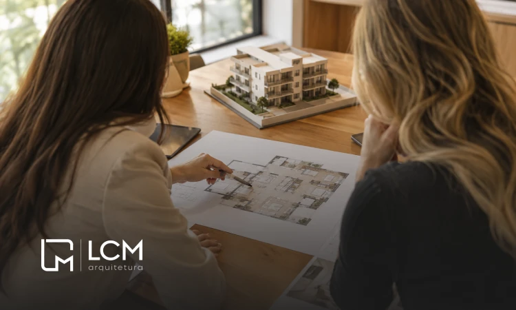 Lúcia Mello e operação da LCM Arquitetura — case de gestão de obras com IA