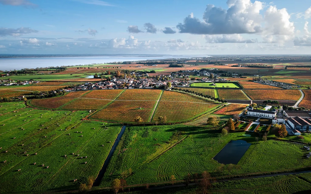 Vakkert landskap i Medoc, Girande i Frankrike | Expa Travel