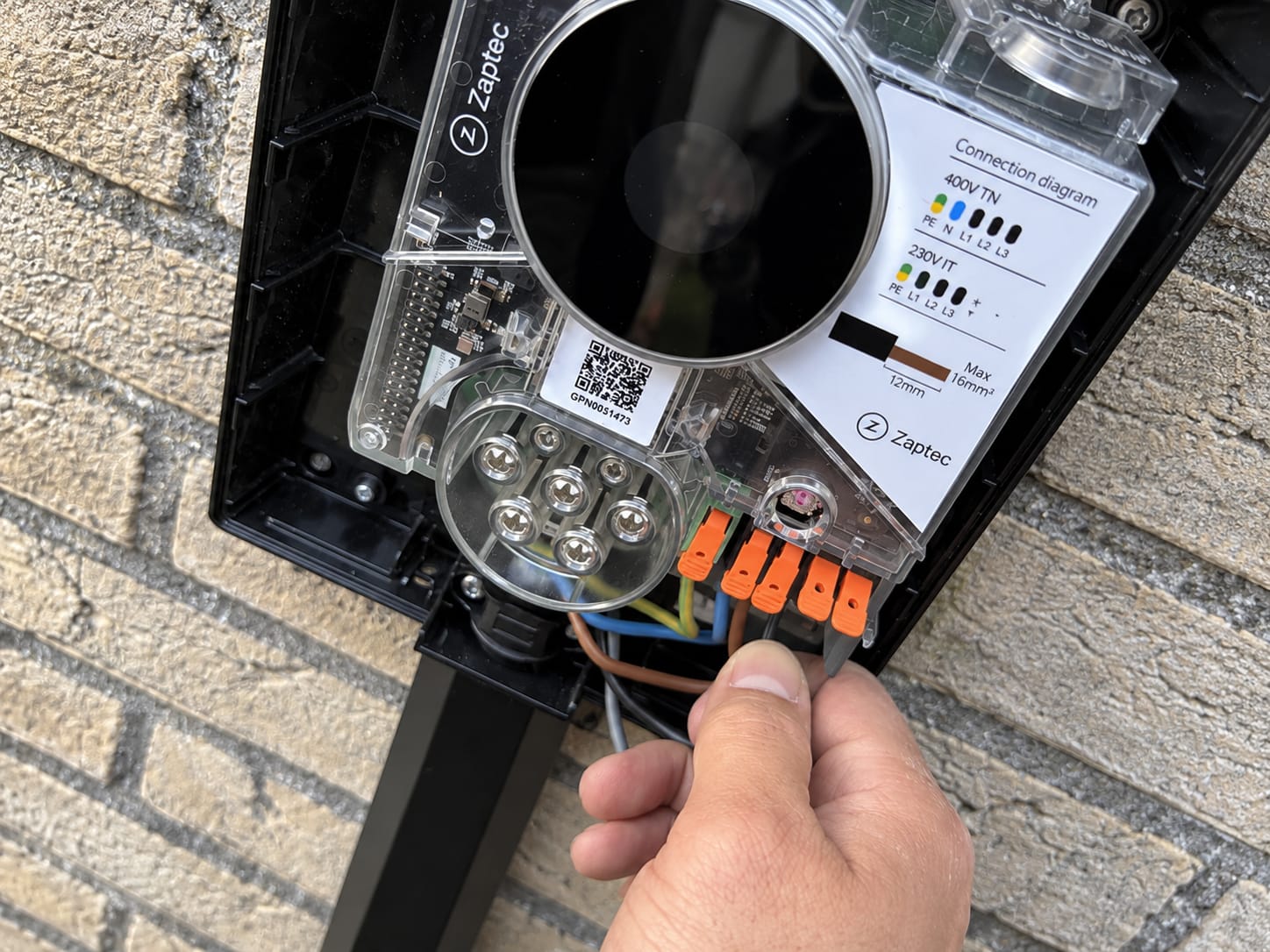 Kan een auto met een 11 kW-boordlader ook 7,4 kW laden op 1 fase?