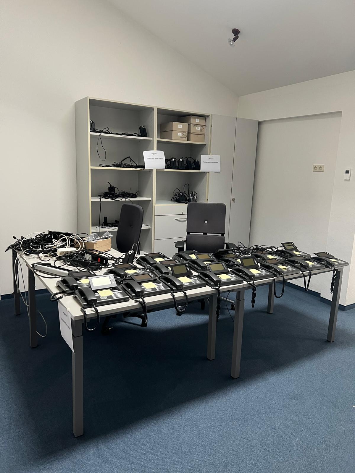 Entrümpelung Freising, ein Keller der ausgeräumt wird und sortiert wurde.