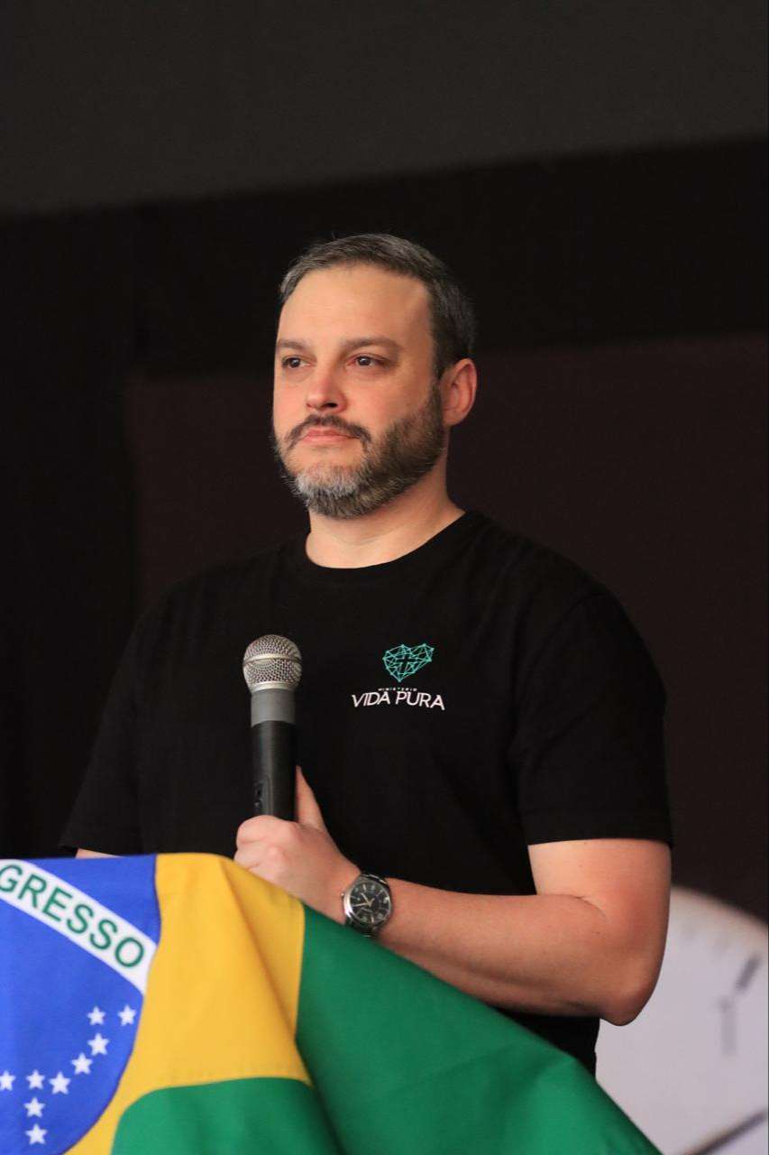 Coach explaining something to an athlete