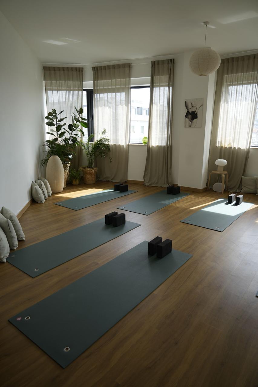 Boutique fitness studio for rent in Lisbon featuring ballet barre, yoga mats, and warm ambient lighting