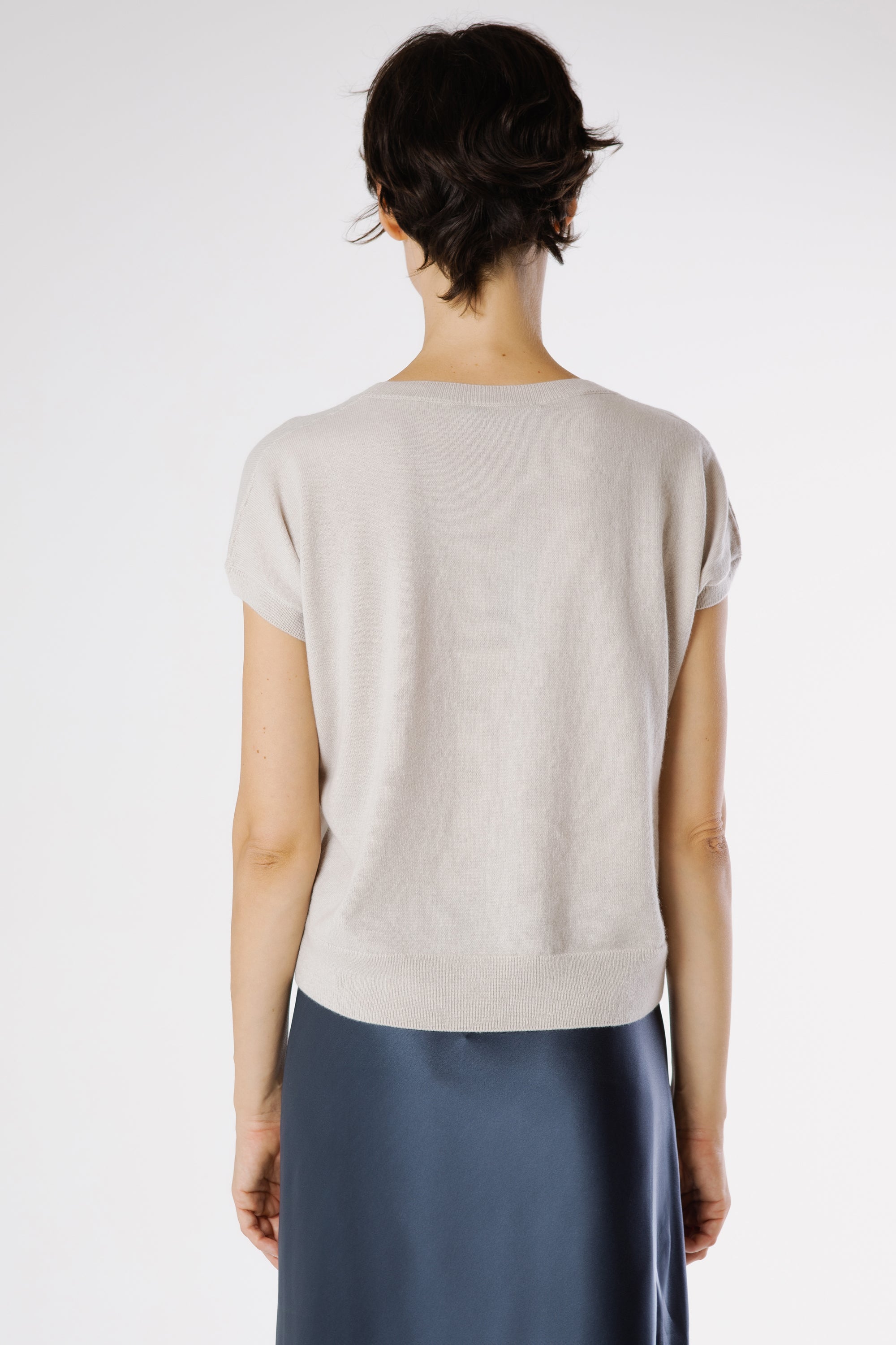 Back view of the Hamlet Cashmere Pullover Sphinx showcasing the clean lines, smooth drape, and refined minimalist design.