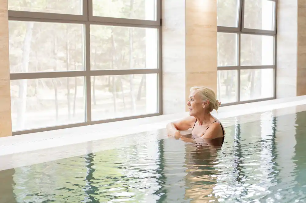 masaje piernas cansadas en el Balneario de Cofrentes, el balneario más medicalizado de España