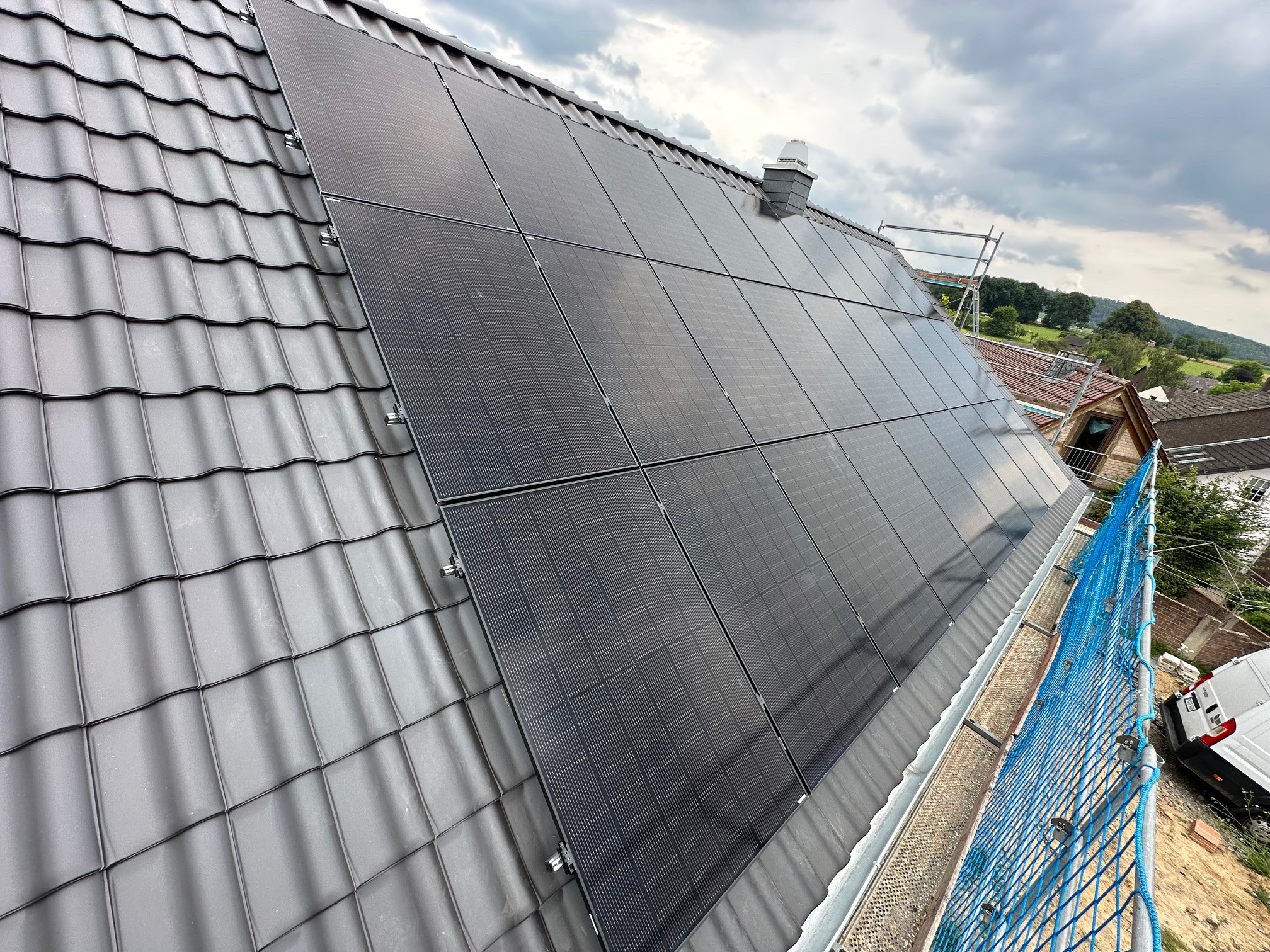 Dach mit PV Anlage in Brenkhausen