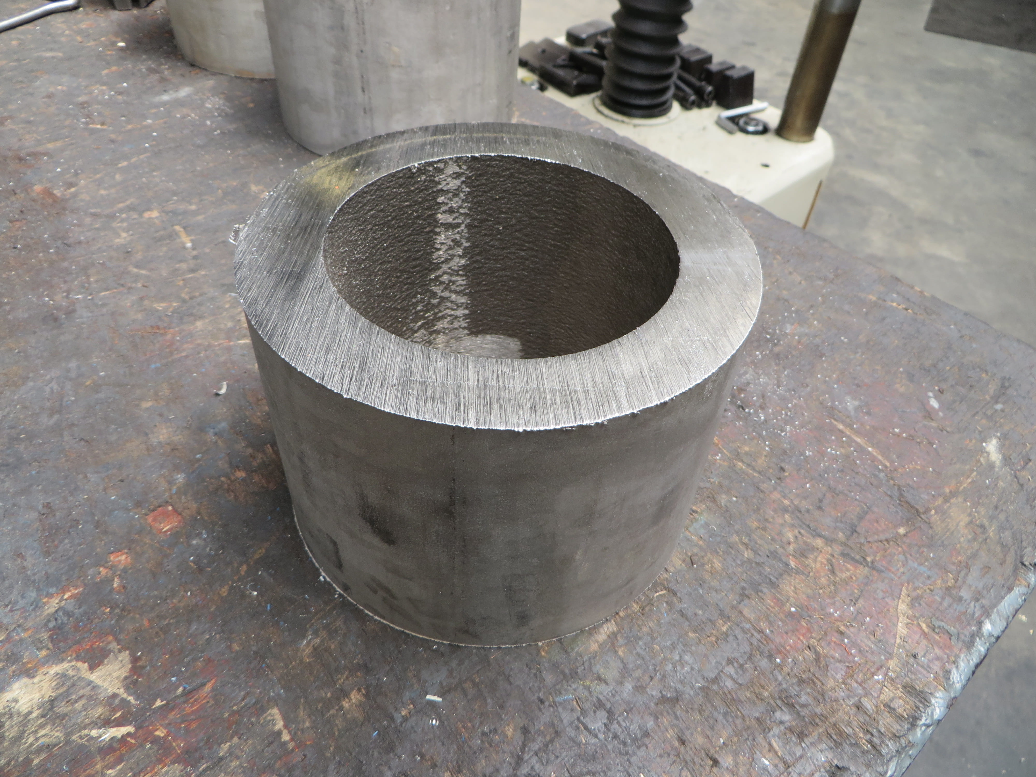 Metalen bus met thermisch gespoten binnendiameter voor maatbehoud na slijtage