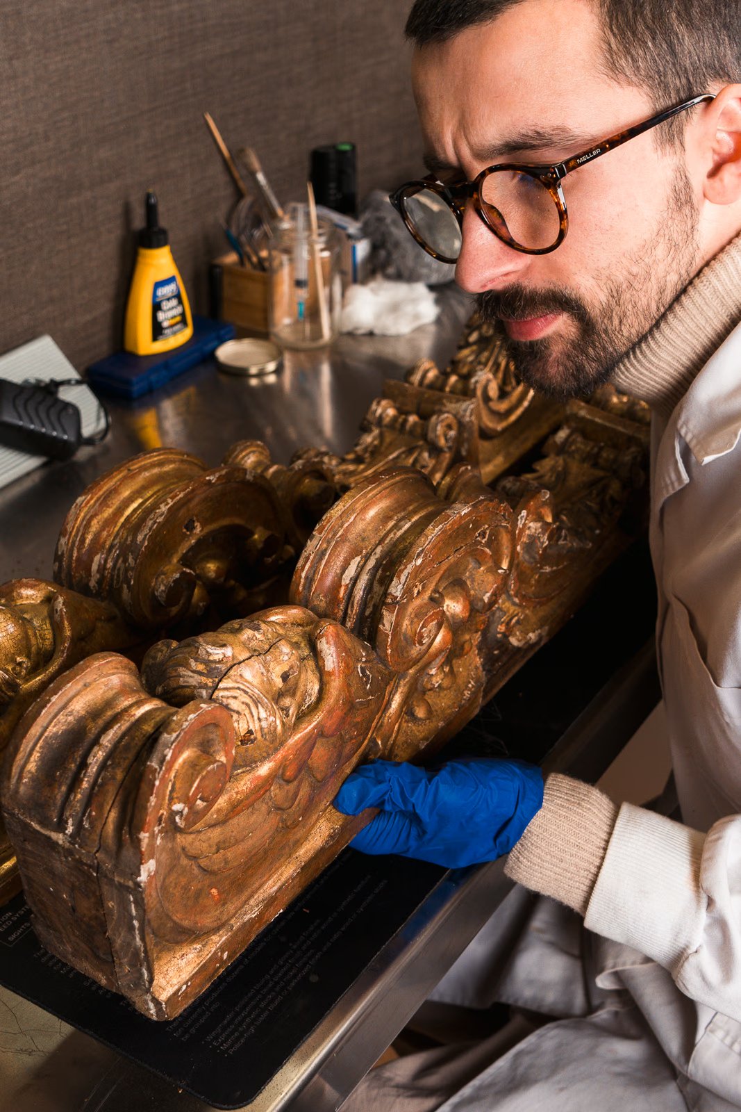 Restauro de pintura a óleo antiga por conservador-restaurador no atelier Patrimonium, Porto