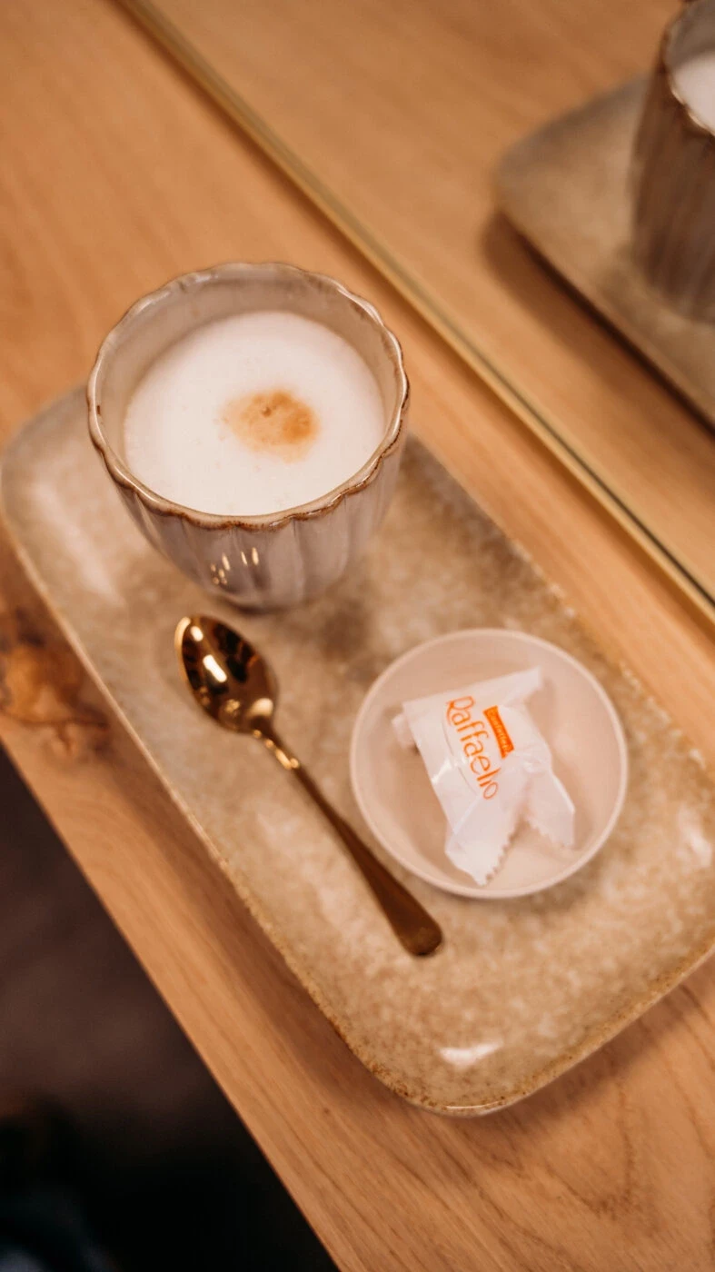 Koffie en thee voor klanten in de salon