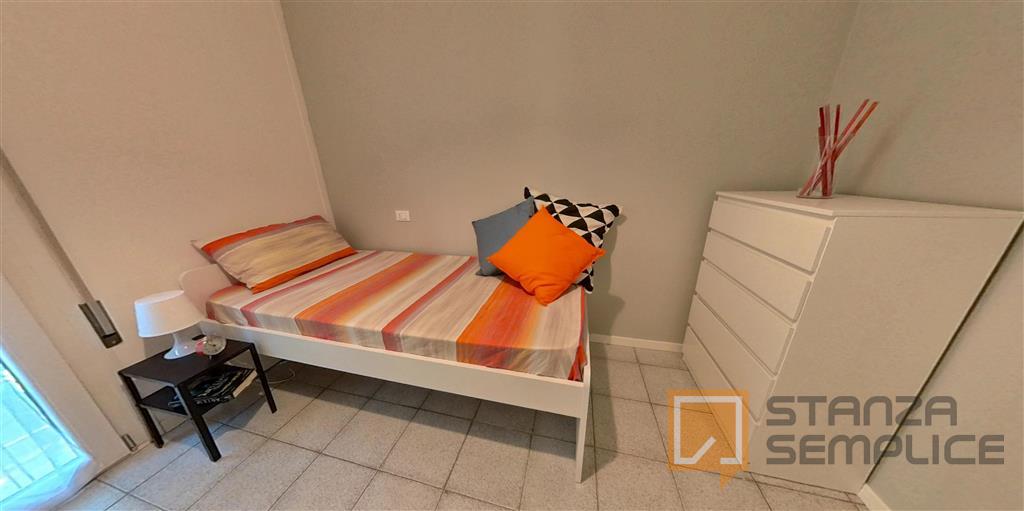 12 sqm room in Via Pio X, Padova