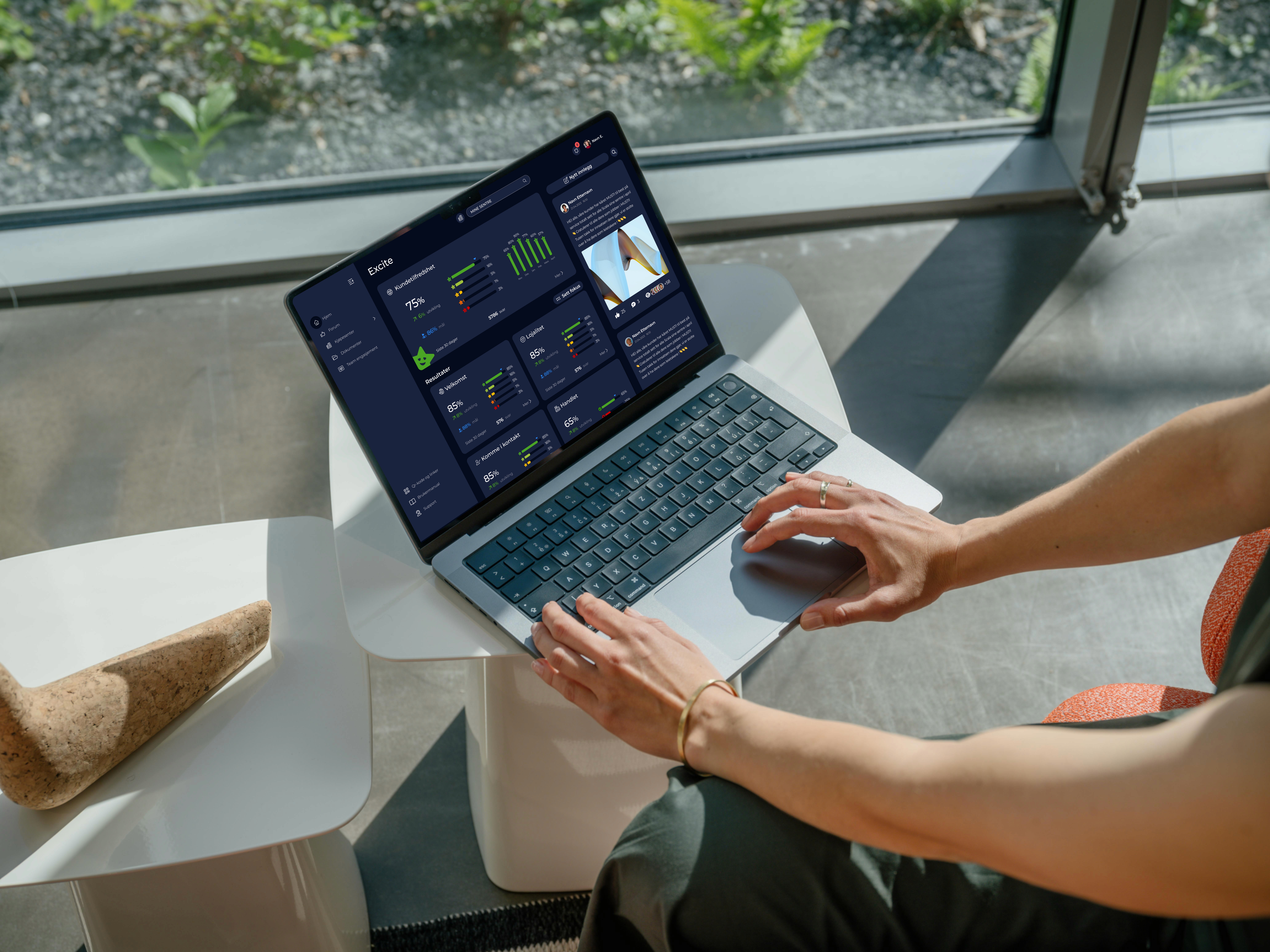 a user exploring excite website