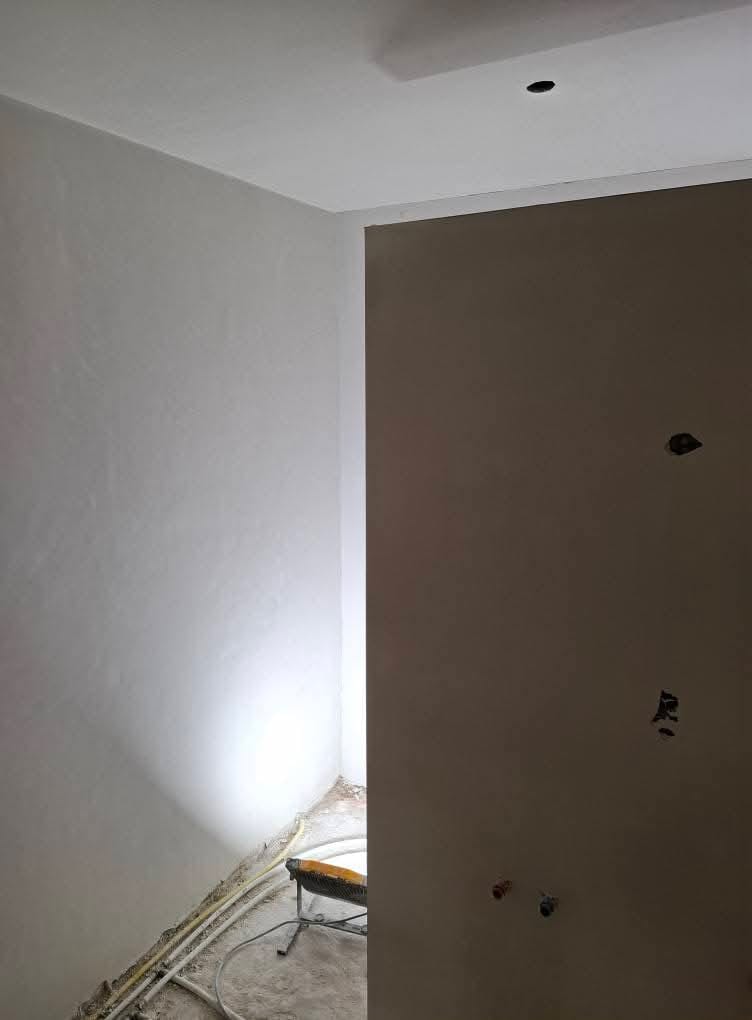 nieuwe-wand-stucwerk-badkamer-maastricht-dusa-klussenbedrijf