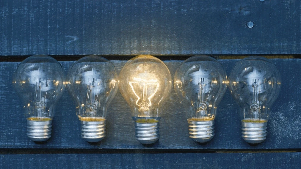 5 bulbs with only one that is blowing as unique