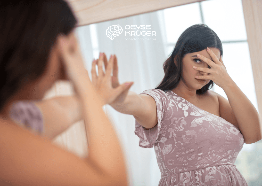 mulher se autoconfiança e com medo