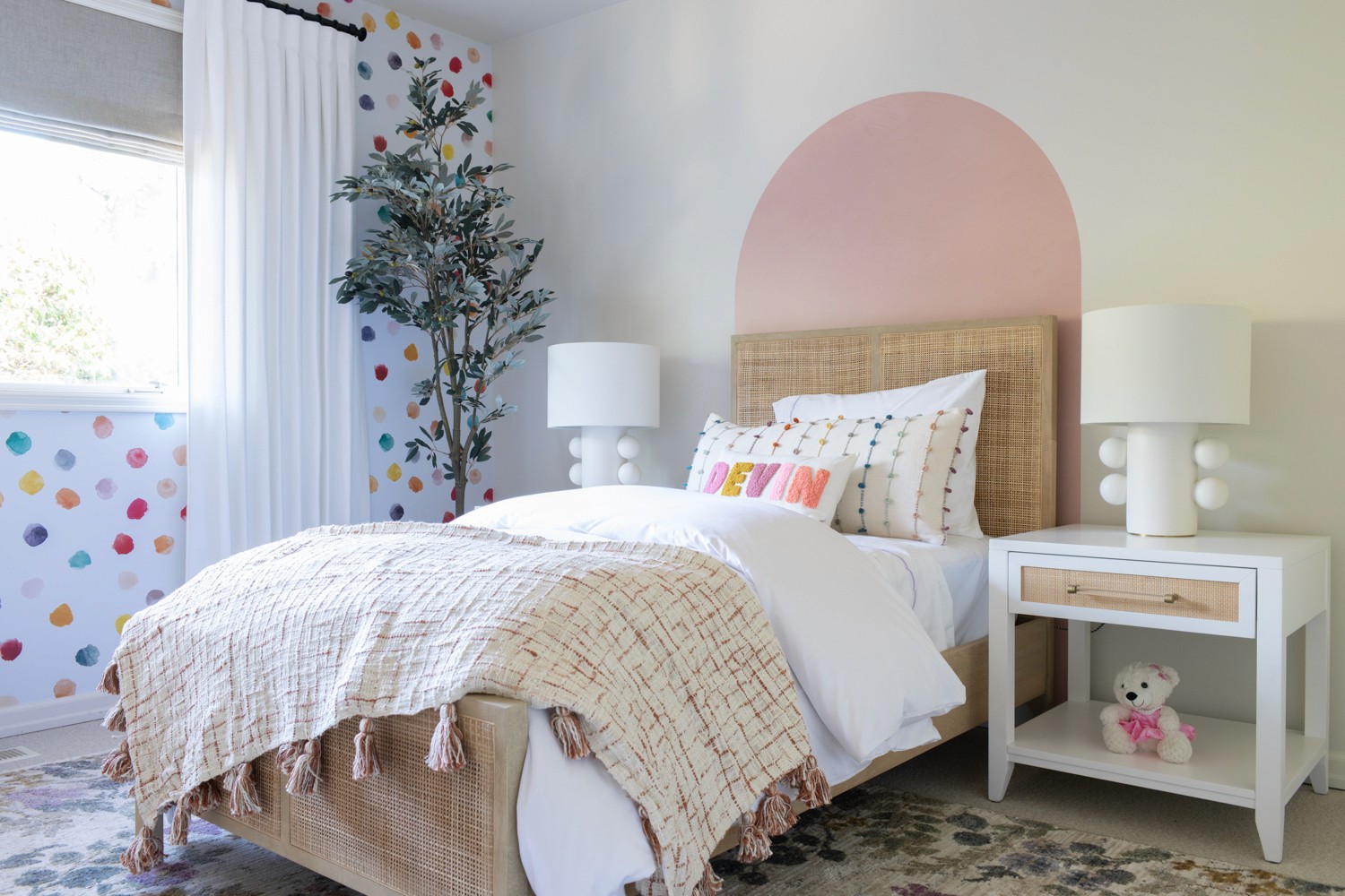 We’re so excited to share details from The Medina House: Girls Bedroom 3 –– one of our favorite interior design + professional organizing projects in Medina, WA.