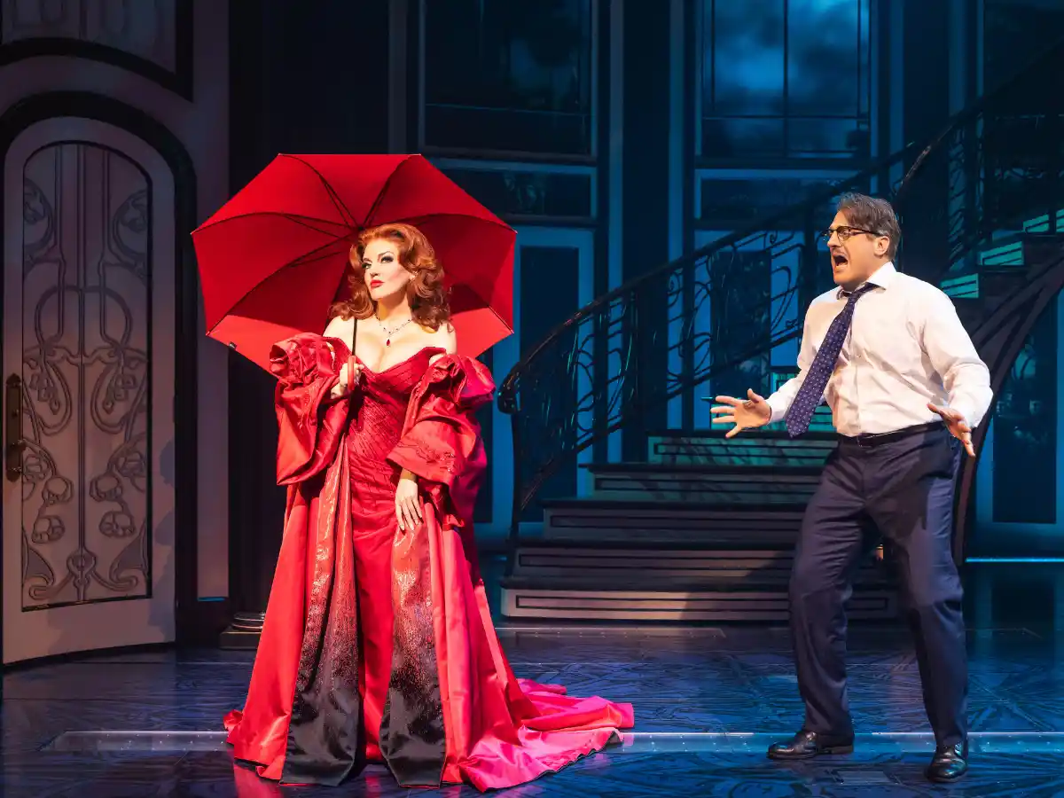 Escena de Death Becomes Her a Broadway, al Lunt-Fontanne Theatre de Nova York