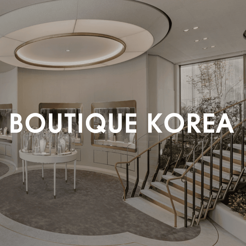 a man in a suit and glasses posing for a picture