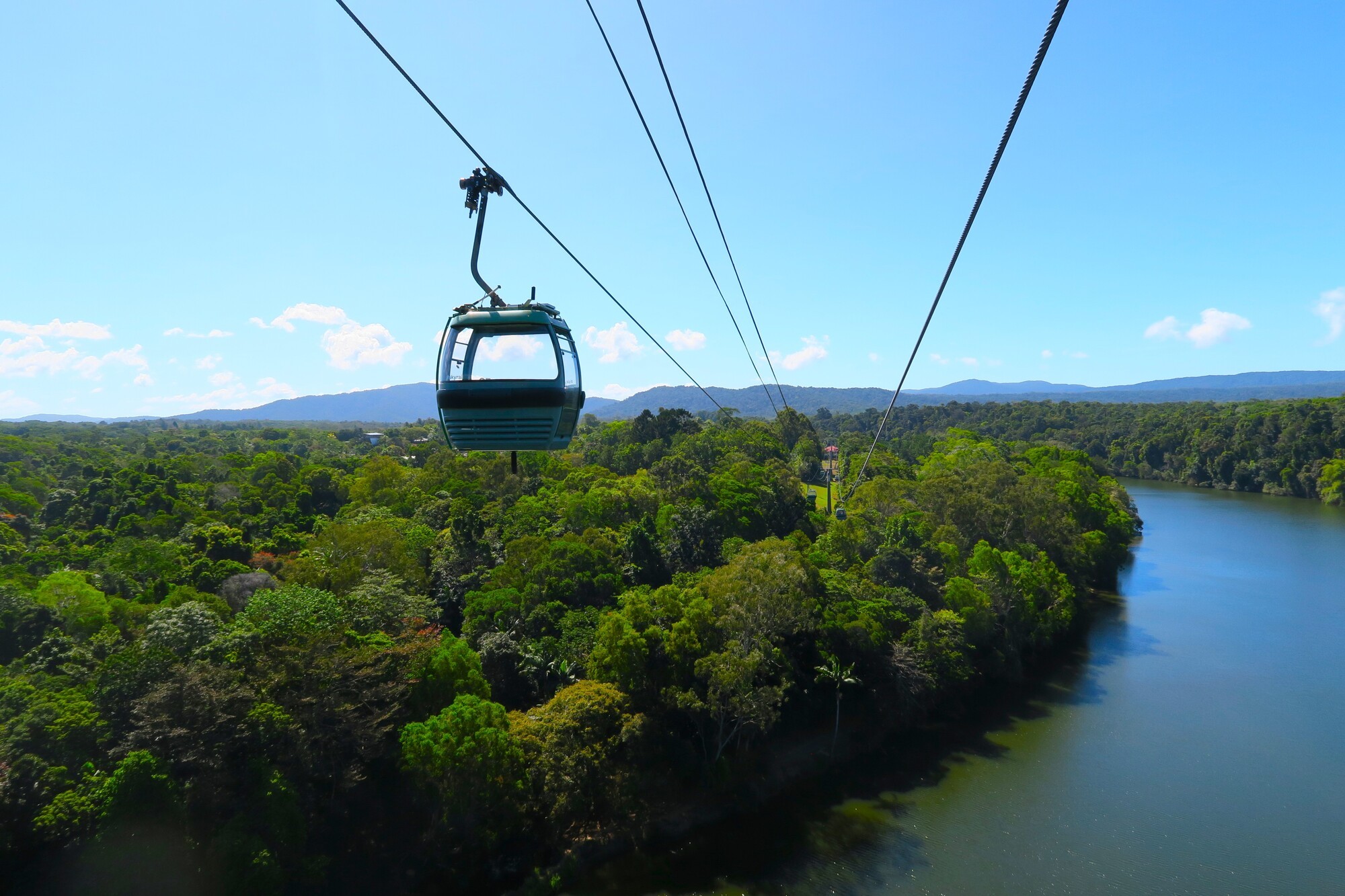 photography of dam during daytime