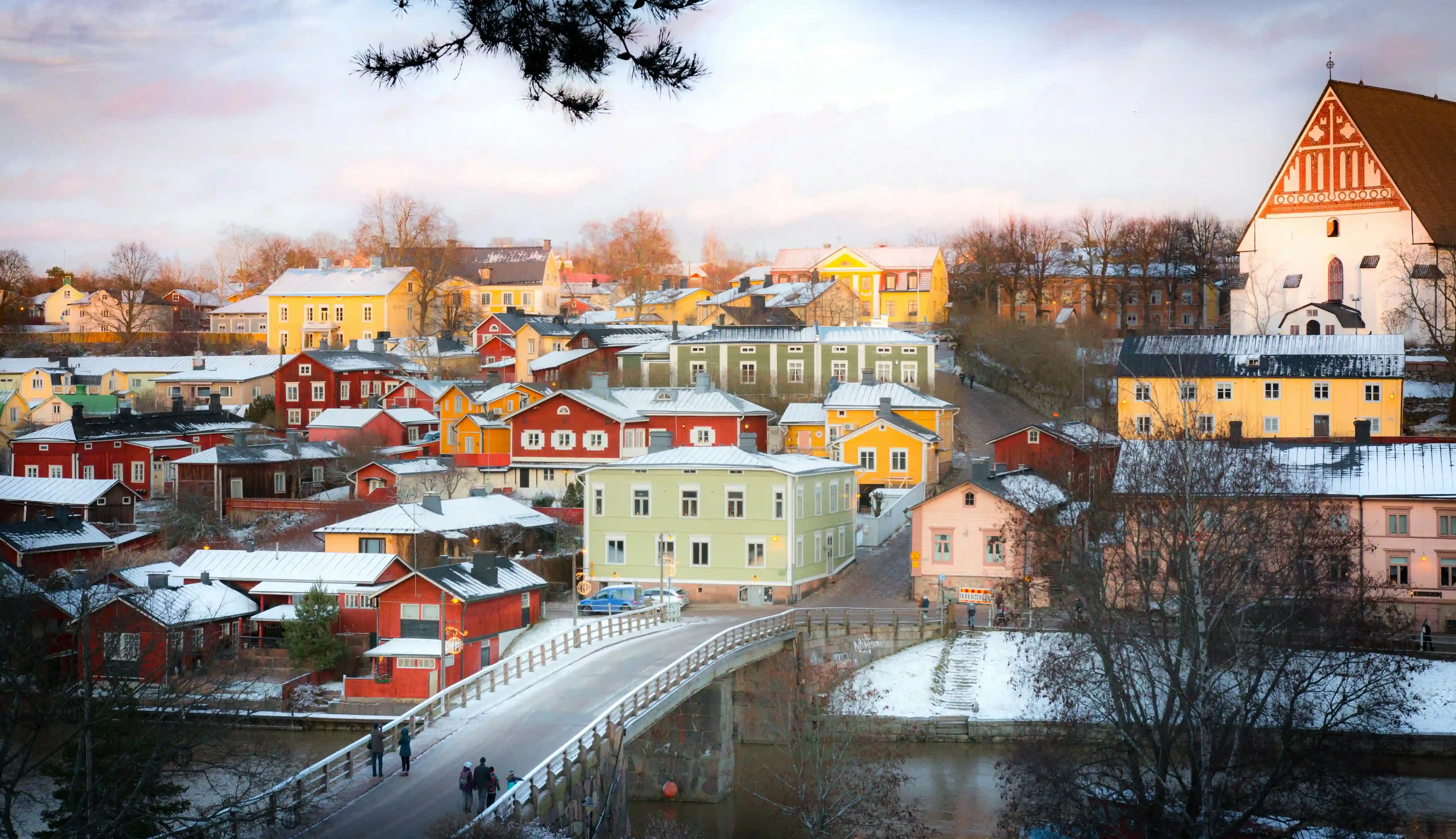 une ville en hiver en Finlande