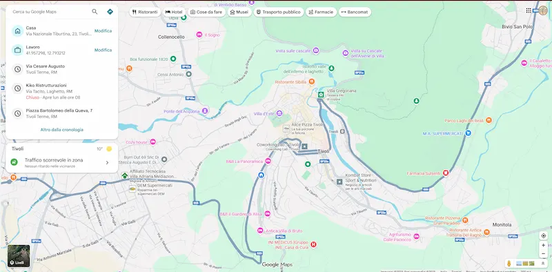 Carlo Celanetti Titolare green code agency con postazione pc alle spalle