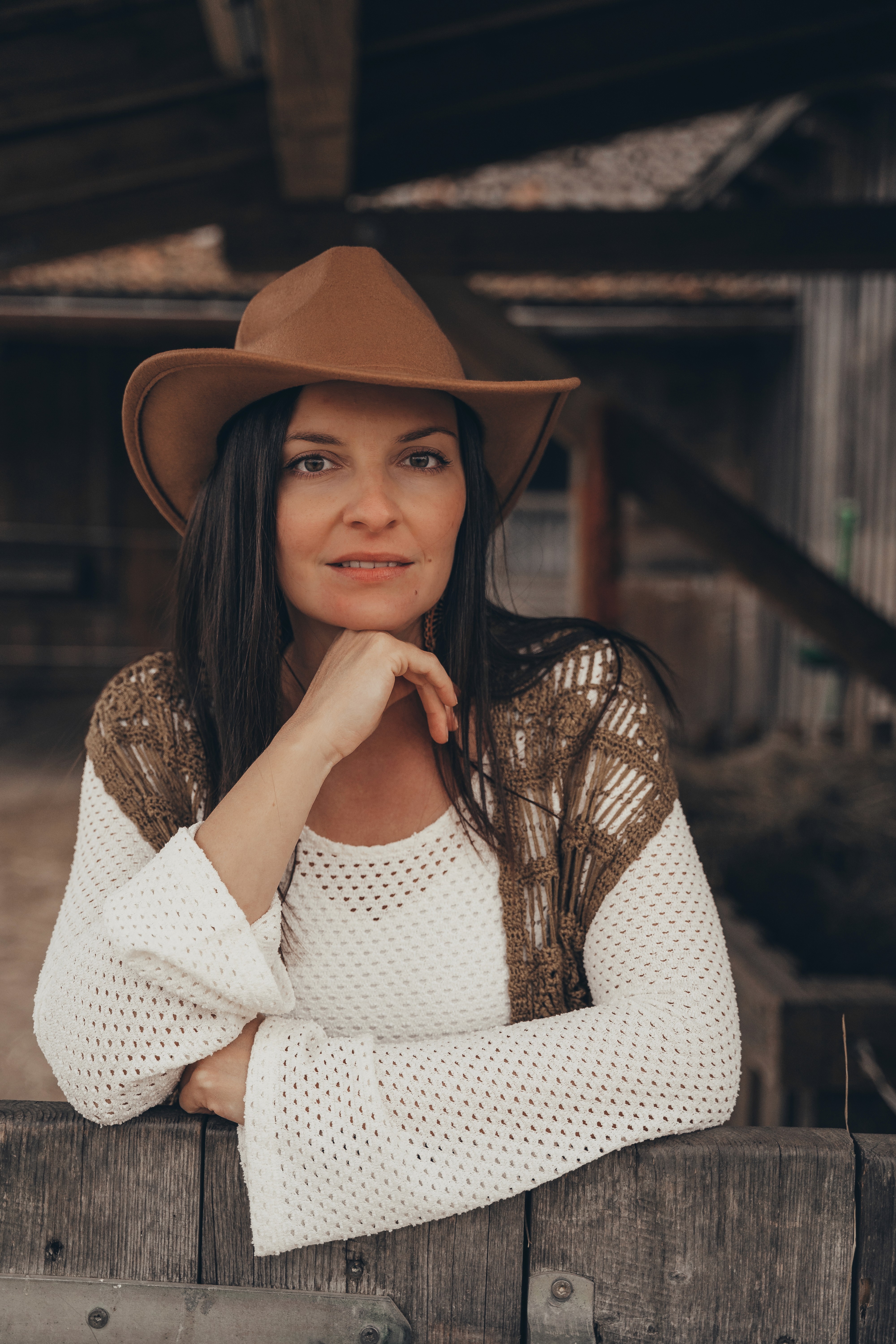 Porträtfotografie für Frauen in Bogen, Niederbayern – natürliches Portrait mit sanftem Licht.  