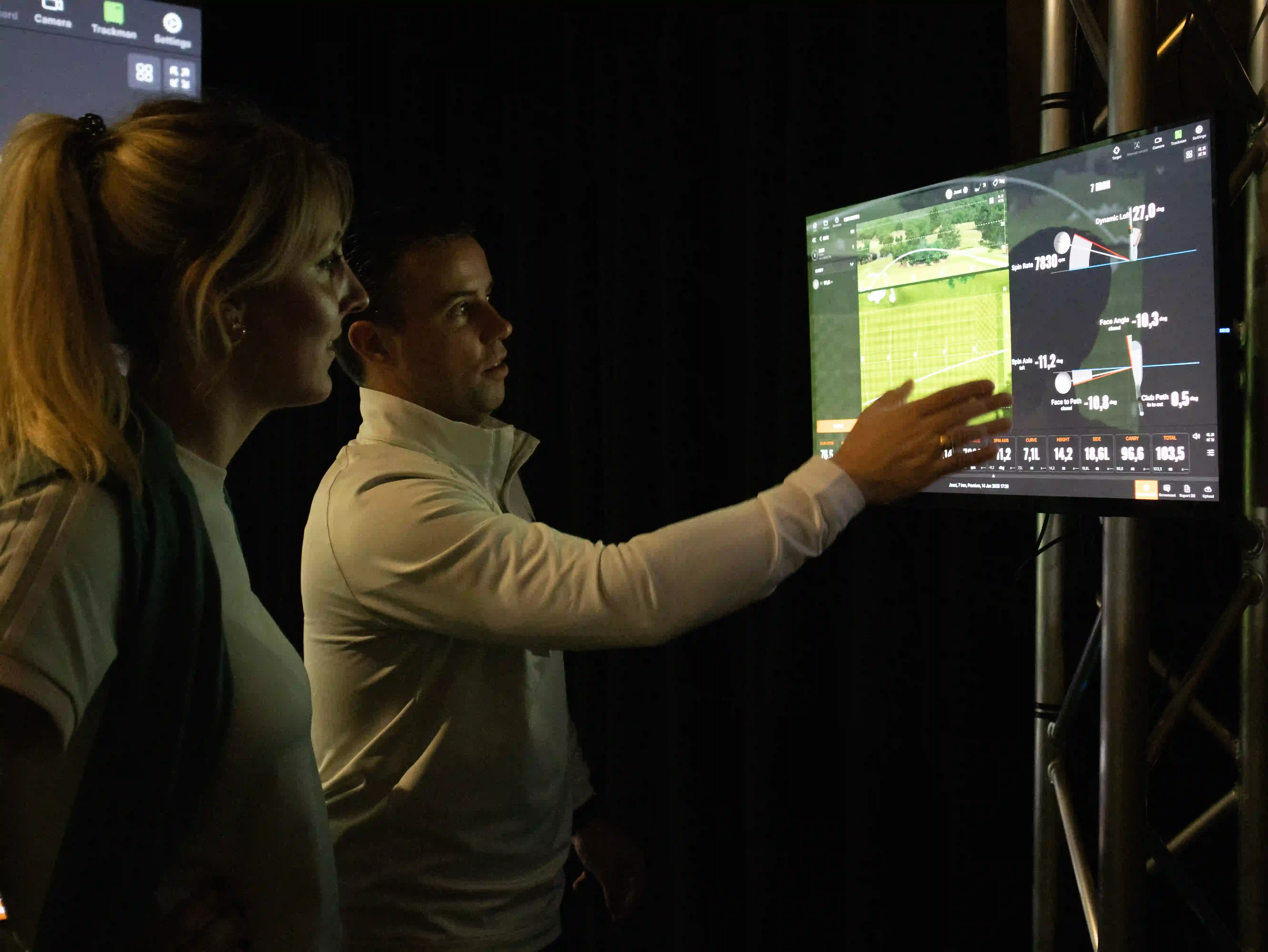 golf-swing-analyse-trackman-touchscreen-data-amsterdam